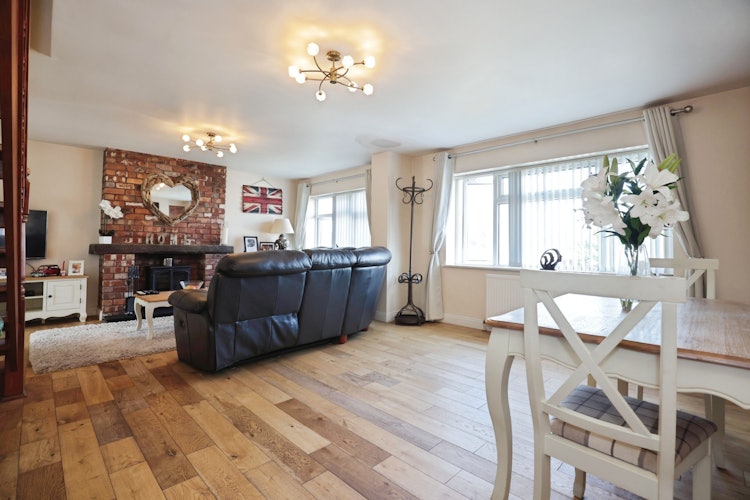 4 bedroom detached house