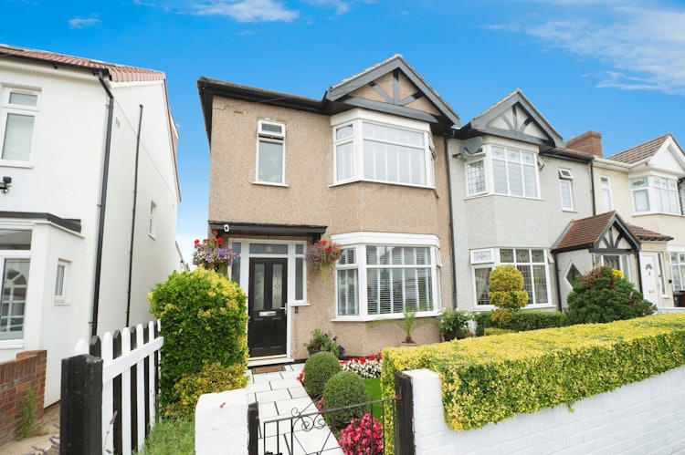 3 bedroom end of terrace house