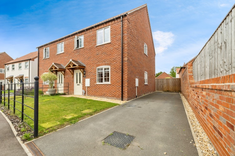 3 bedroom semi-detached house
