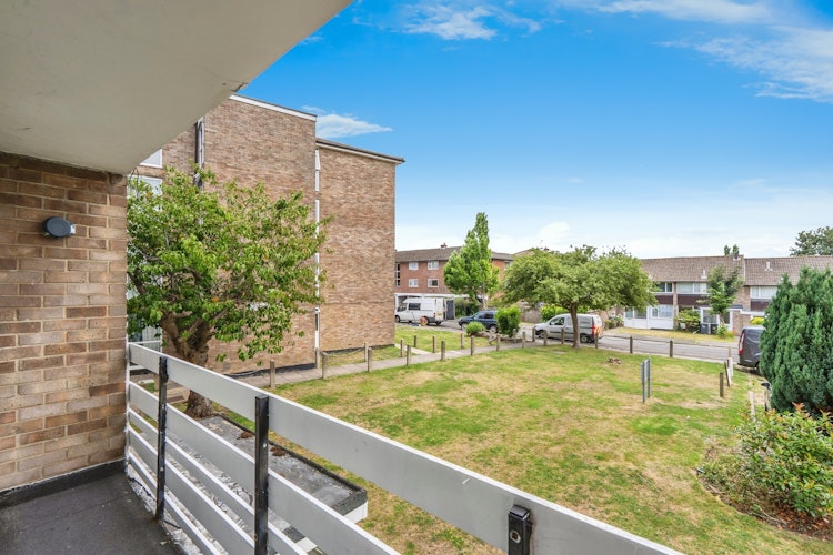 2 bedroom purpose built flat