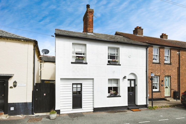 3 bedroom end of terrace house