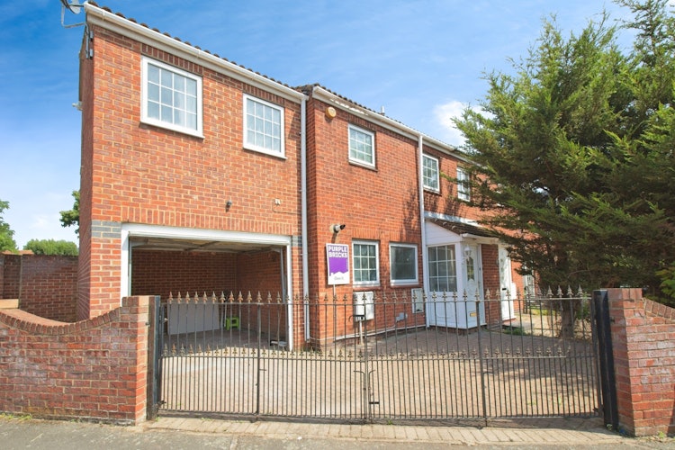 5 bedroom end of terrace house