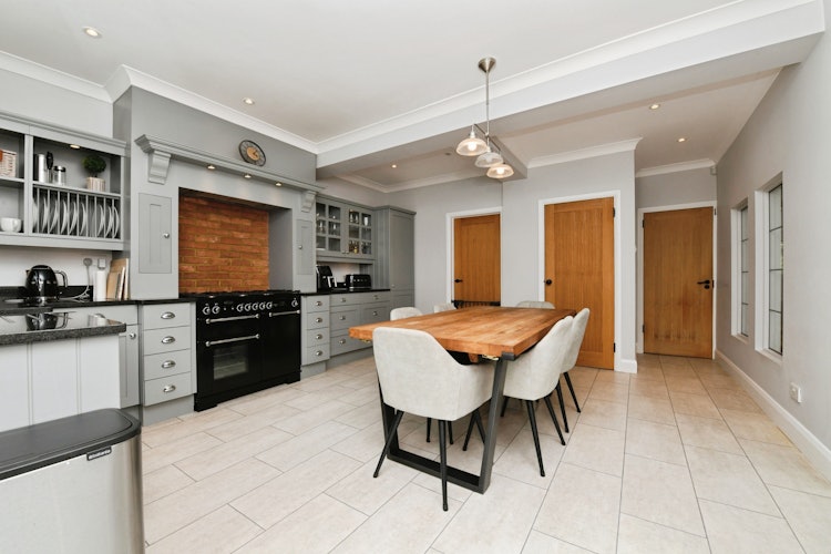 4 bedroom semi-detached house