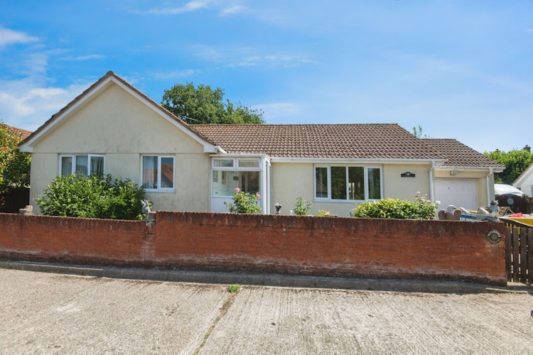 3 bedroom detached bungalow