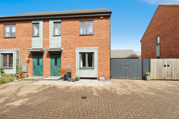 3 bedroom semi-detached house