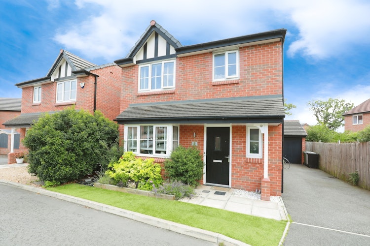 3 bedroom detached house