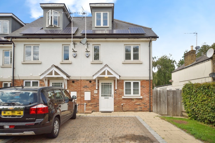 3 bedroom end of terrace house