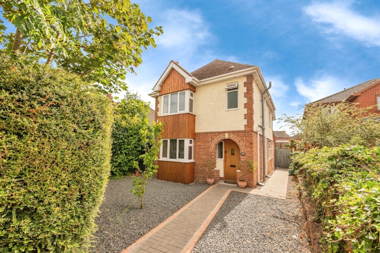 3 bedroom detached house