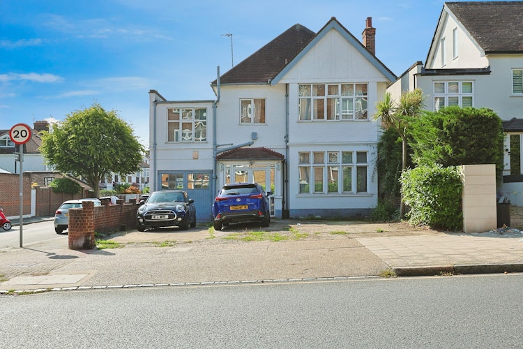 4 bedroom detached house