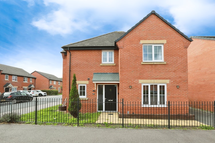 4 bedroom detached house