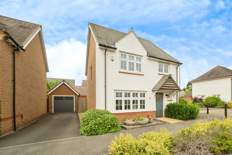 4 bedroom detached house