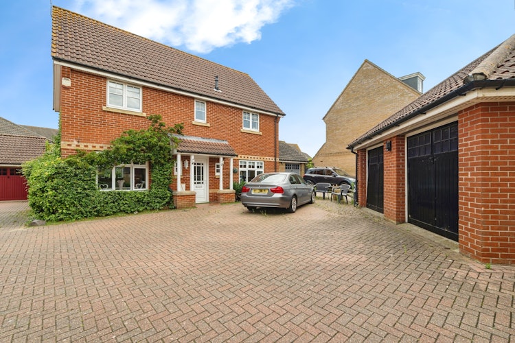 4 bedroom detached house