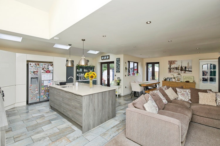 4 bedroom detached house