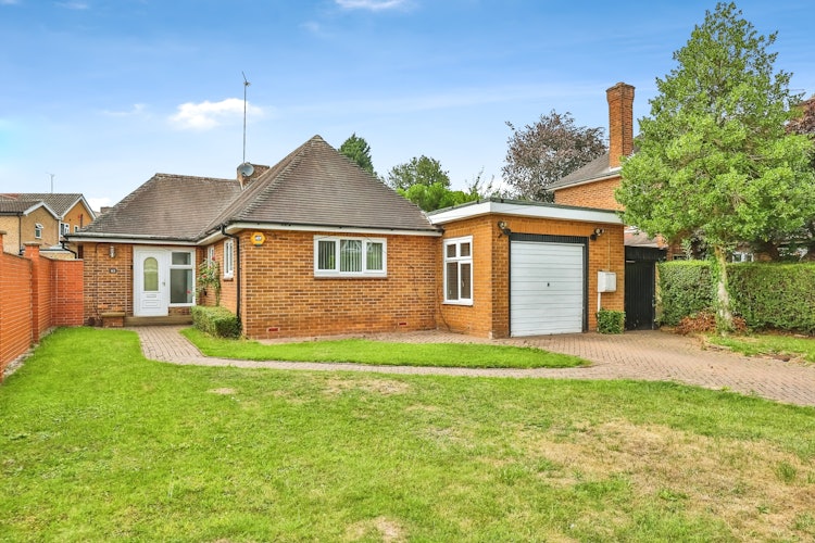 6 bedroom detached bungalow