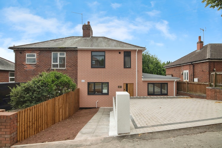 3 bedroom detached house