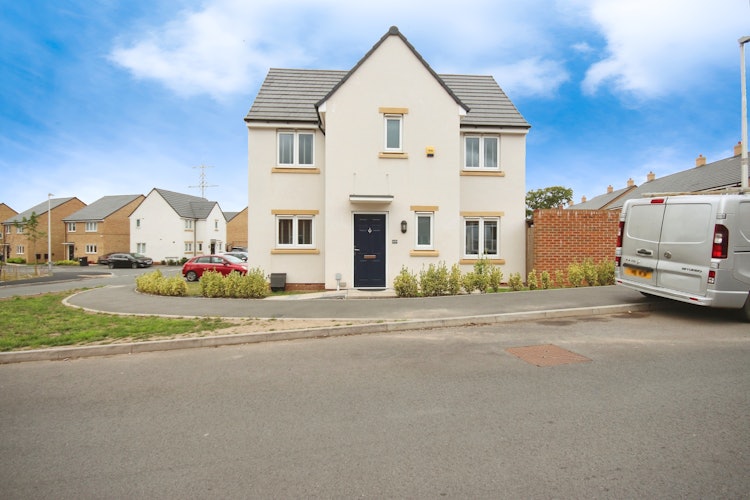 3 bedroom detached house