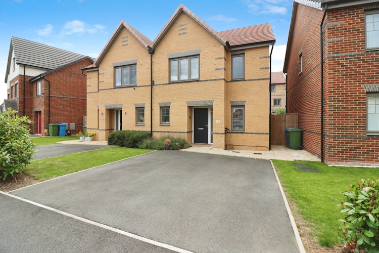3 bedroom semi-detached house