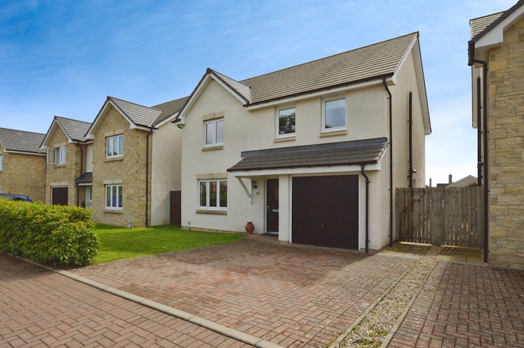 4 bedroom detached house