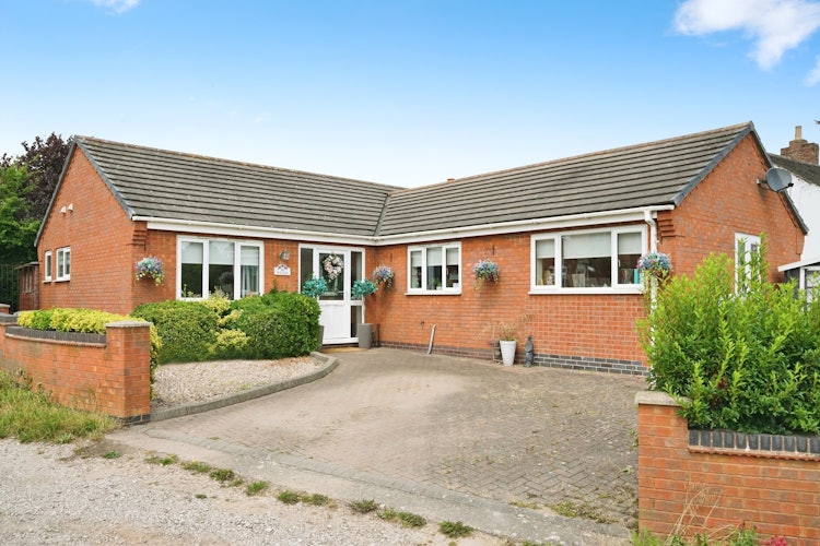 4 bedroom detached bungalow