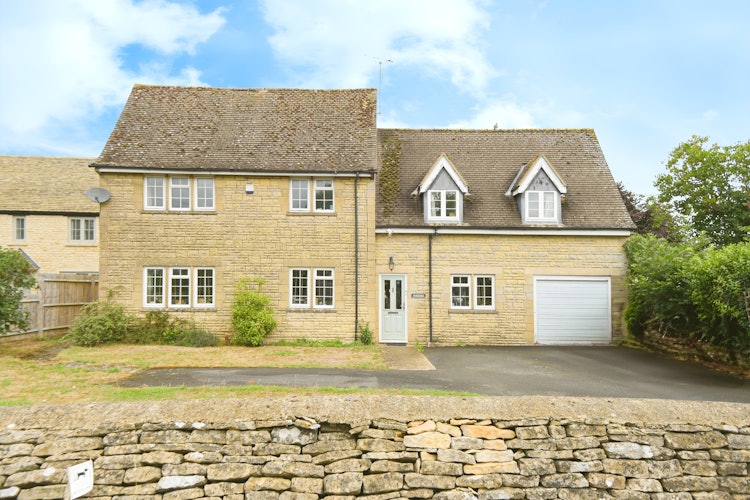 4 bedroom detached house