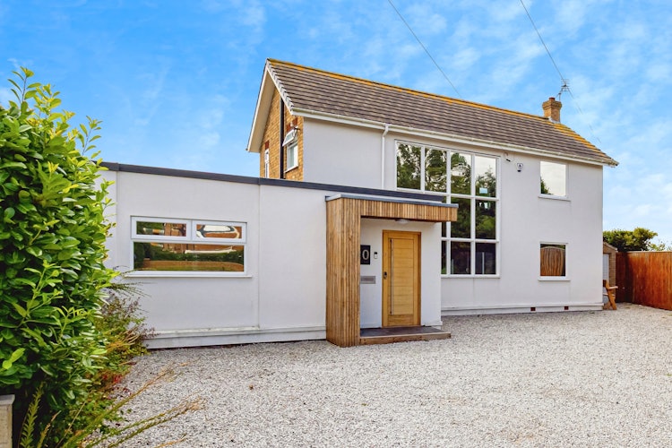 3 bedroom detached house