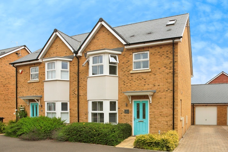 4 bedroom semi-detached house