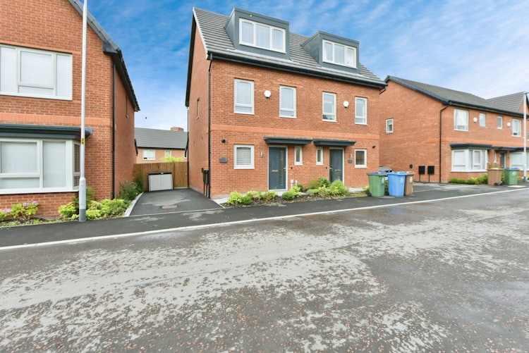 3 bedroom semi-detached house