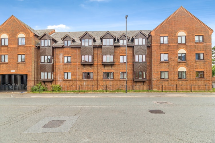 2 bedroom ground floor flat