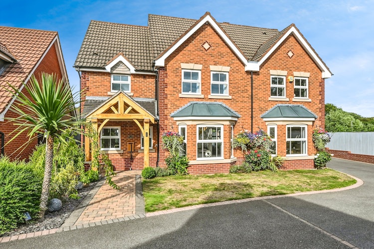 4 bedroom detached house