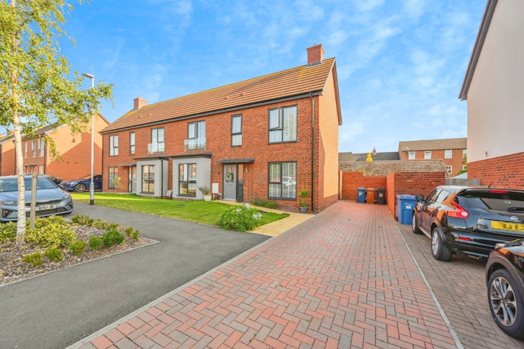 3 bedroom semi-detached house