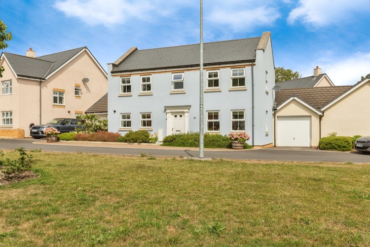 4 bedroom detached house