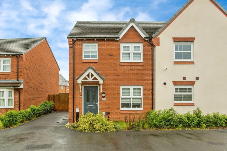 3 bedroom semi-detached house