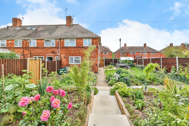 3 bedroom end of terrace house