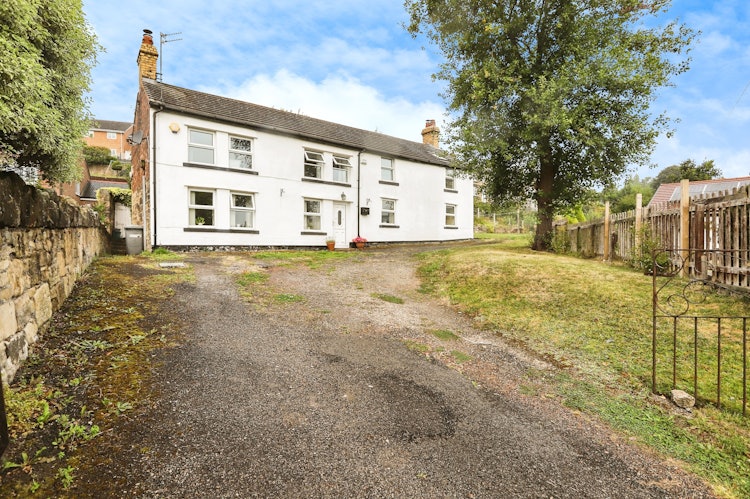5 bedroom detached house