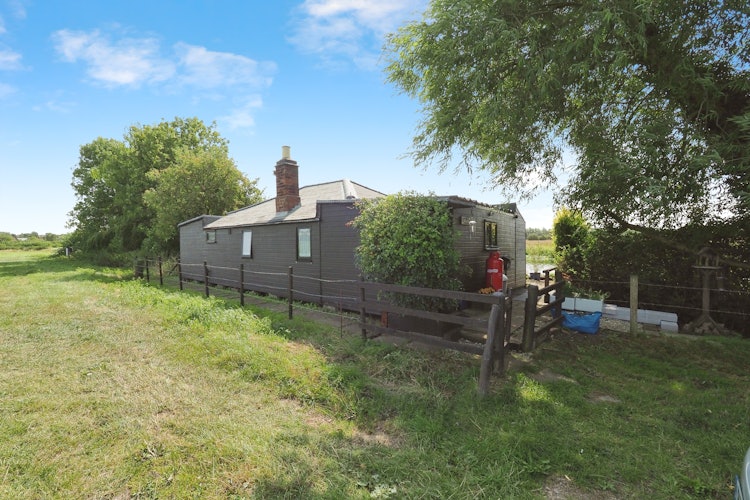 2 bedroom detached bungalow