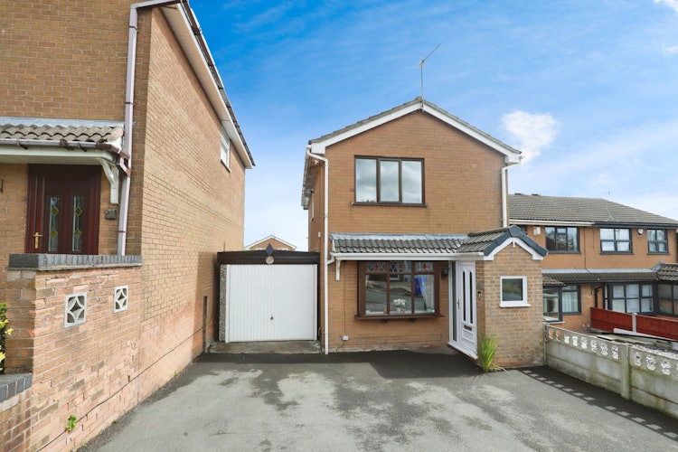 3 bedroom link detached house