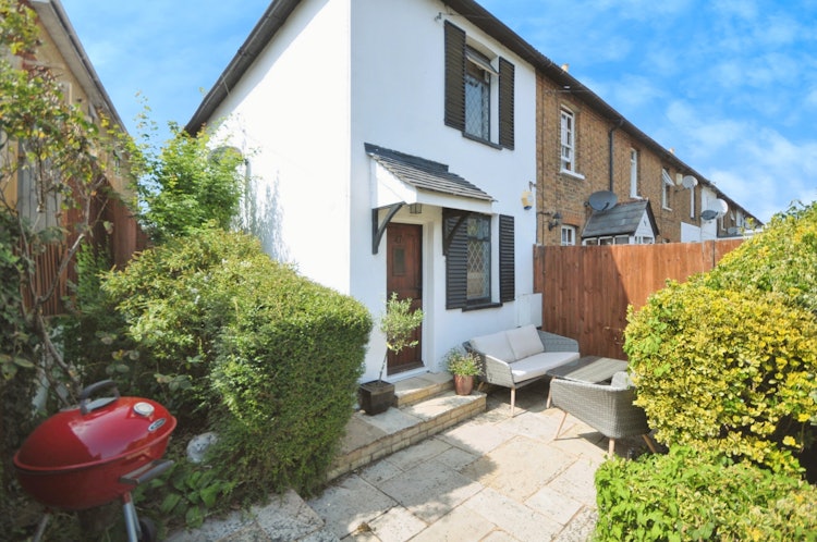 2 bedroom end of terrace house