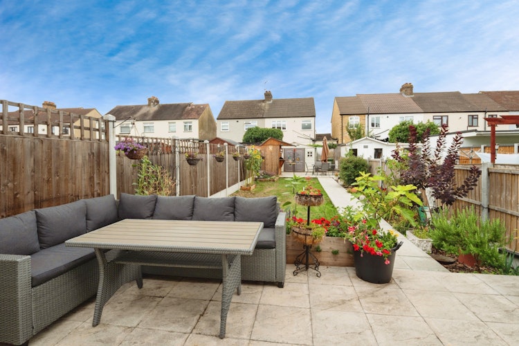 3 bedroom end of terrace house