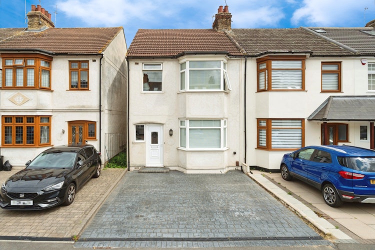 3 bedroom end of terrace house