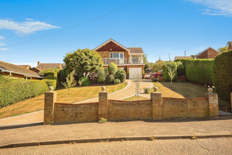 3 bedroom detached house