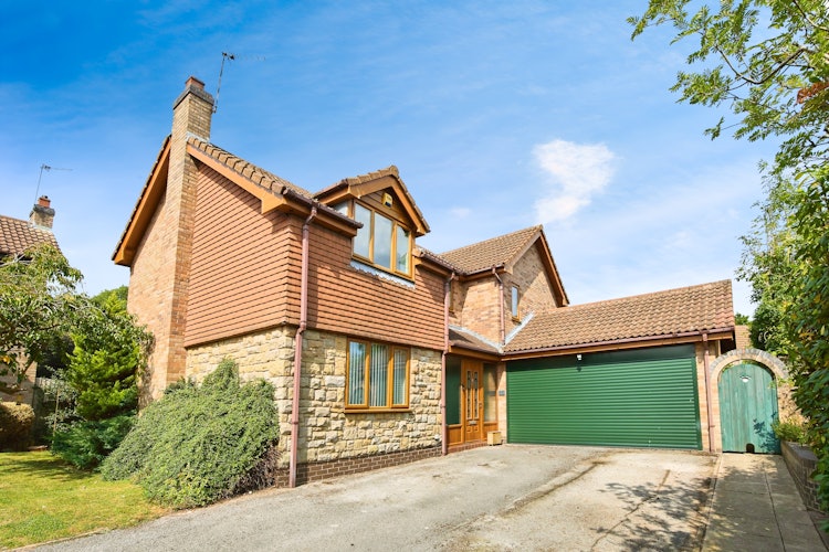 4 bedroom detached house