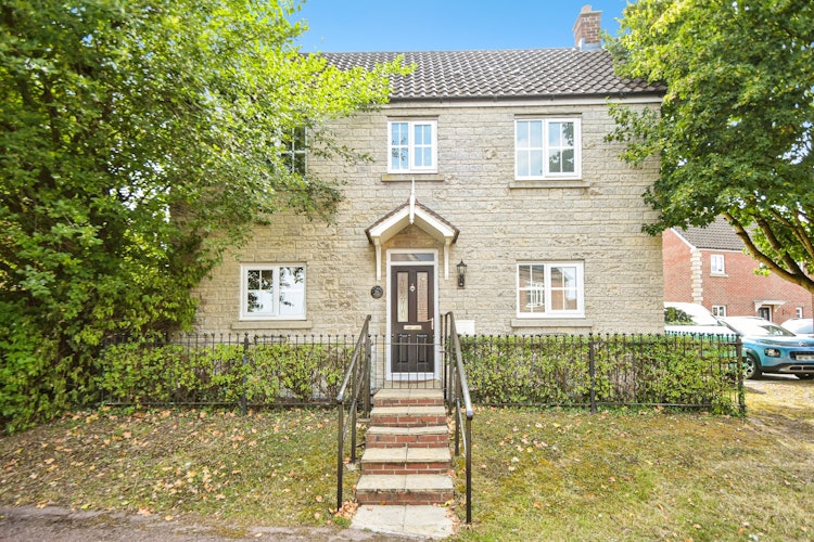 3 bedroom detached house