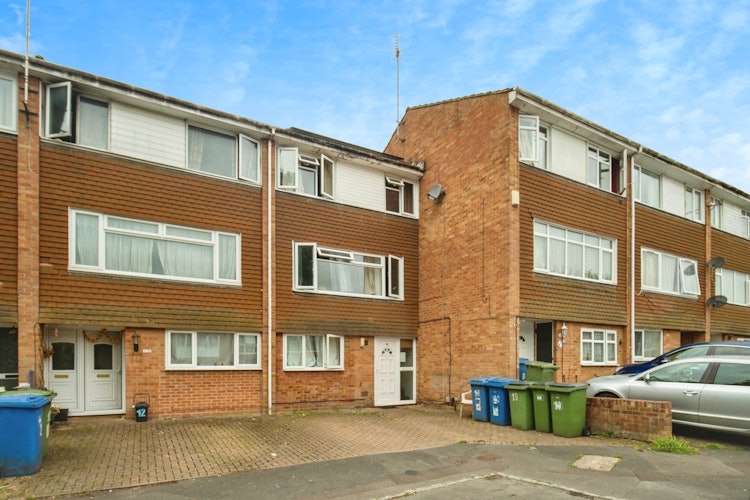 6 bedroom town house