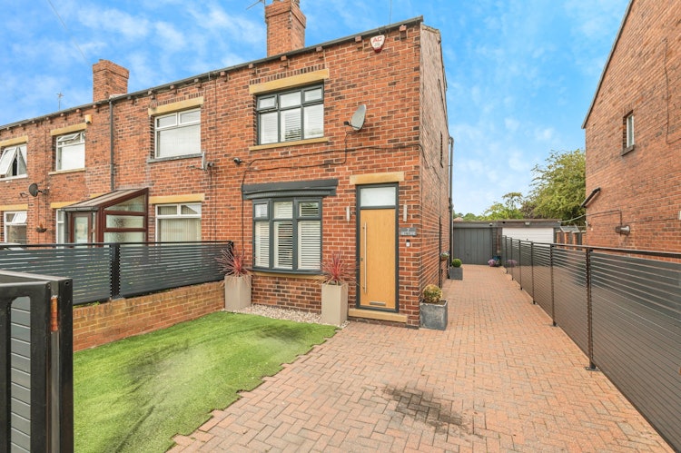 3 bedroom end of terrace house