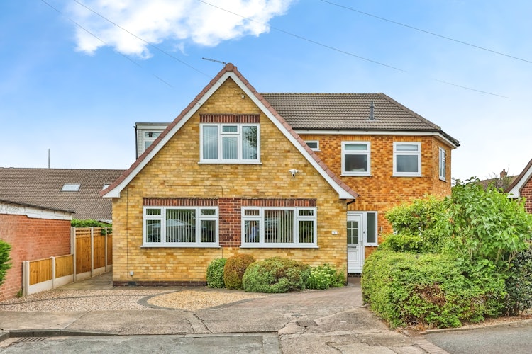 4 bedroom detached house