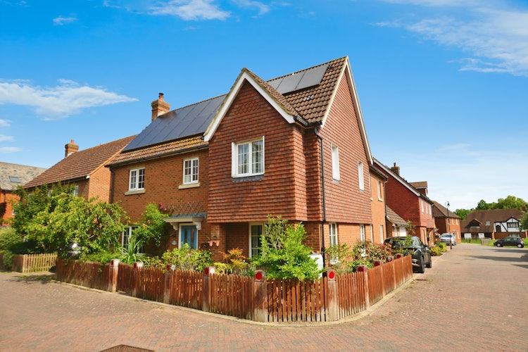 5 bedroom detached house