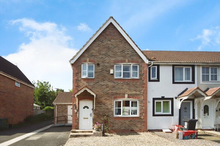 3 bedroom end of terrace house