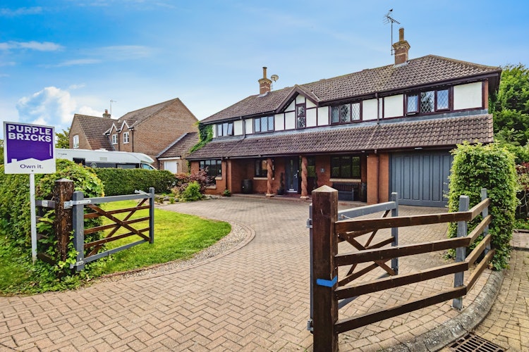 5 bedroom detached house