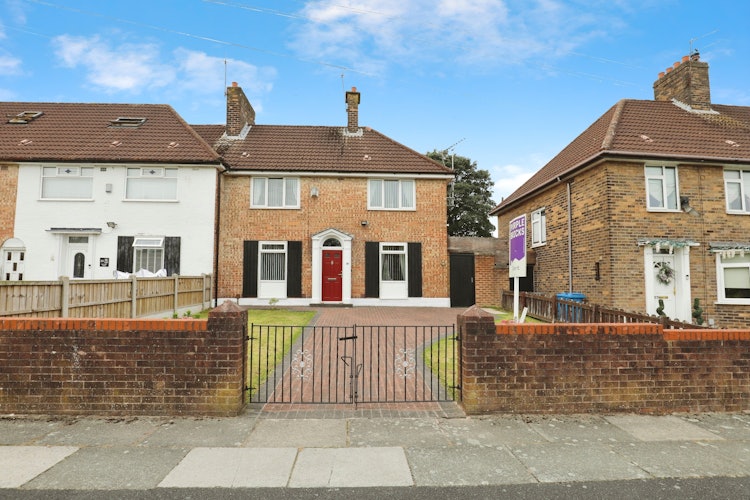 3 bedroom end of terrace house
