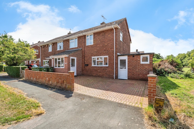 3 bedroom semi-detached house
